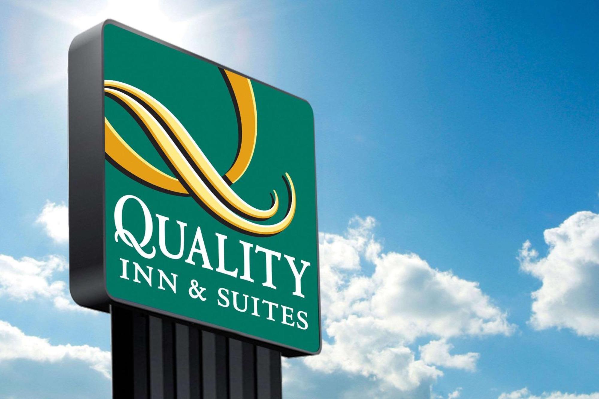Quality Inn & Suites Fayetteville I-95 Exterior photo